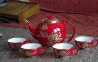 瓷都匠心，國(guó)禮華章 探秘中國(guó)紅瓷與鑲金皓月茶具的藝術(shù)魅力